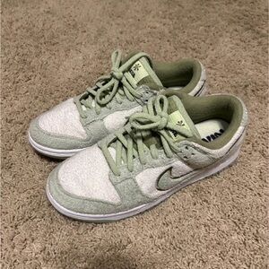 Nike Women’s Dunk Low SE 'Fleece - Honeydew'